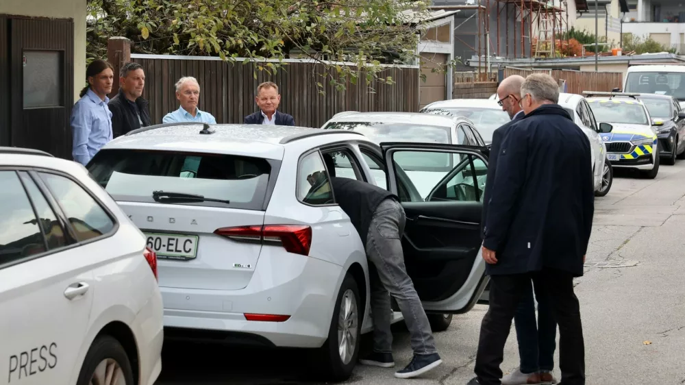 Hišna preiskava pri Alešu Hojsu: sum sodelovanja s Kavaškim klanom sproža politične odzive