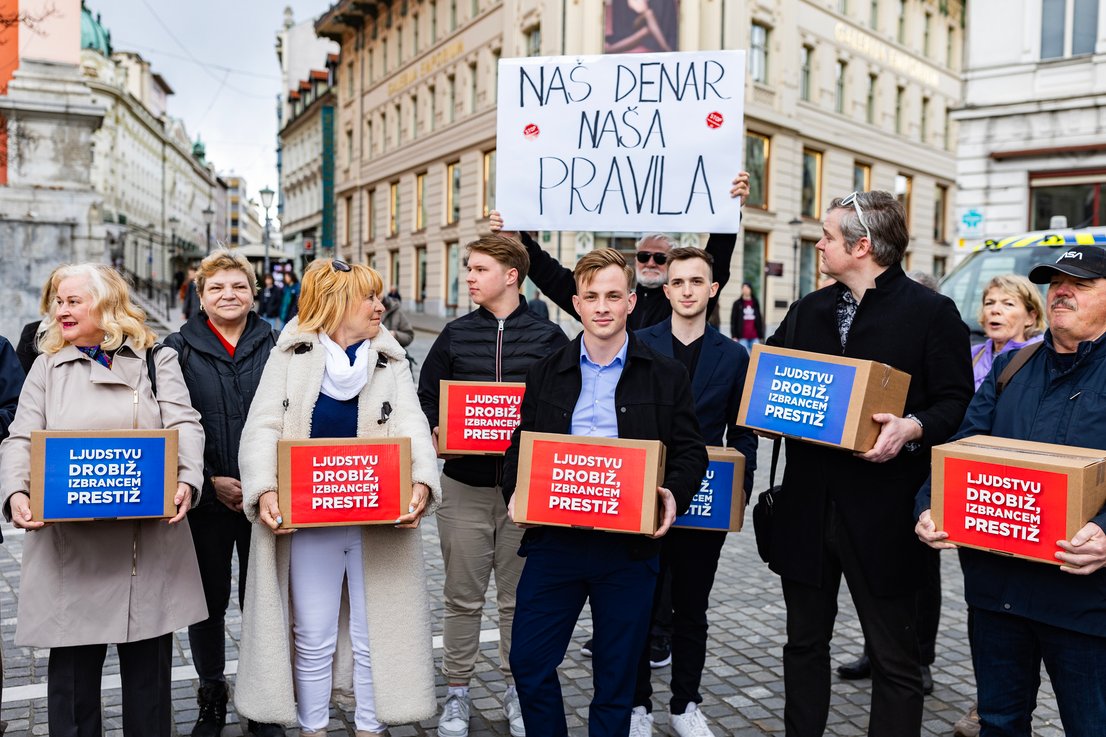 Referendum o pokojninski reformi: družbeni razkol med vzdržnostjo in pravičnostjo