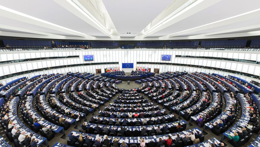 Evropski parlament v septembru 2025: Med geopolitičnimi napetostmi in iskanjem evropske enotnosti — kje je Slovenija?