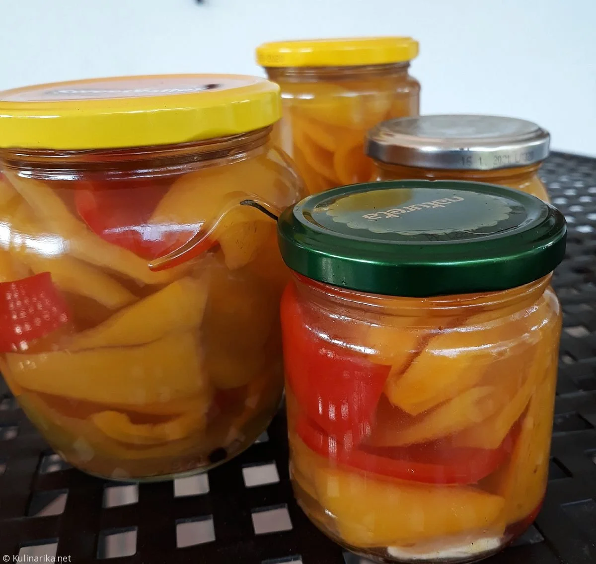 Vložena paprika za ozimnico
